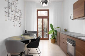 Tichý apartmán v centru města u metra s balkónem